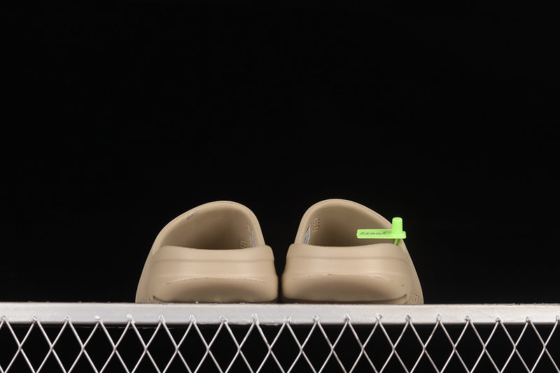 Yeezy Slides Cream