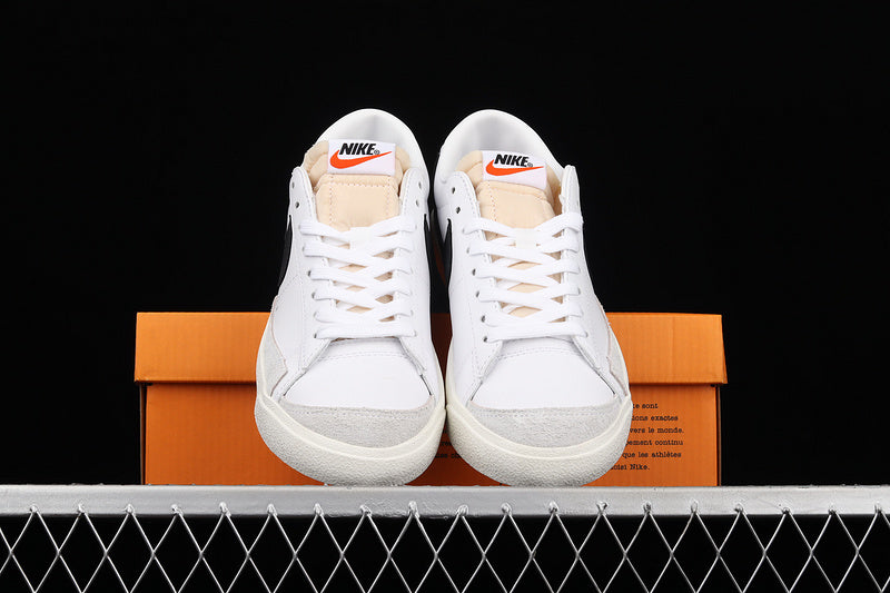 NK Blazer Low 77 Vintage White/Black-Sail