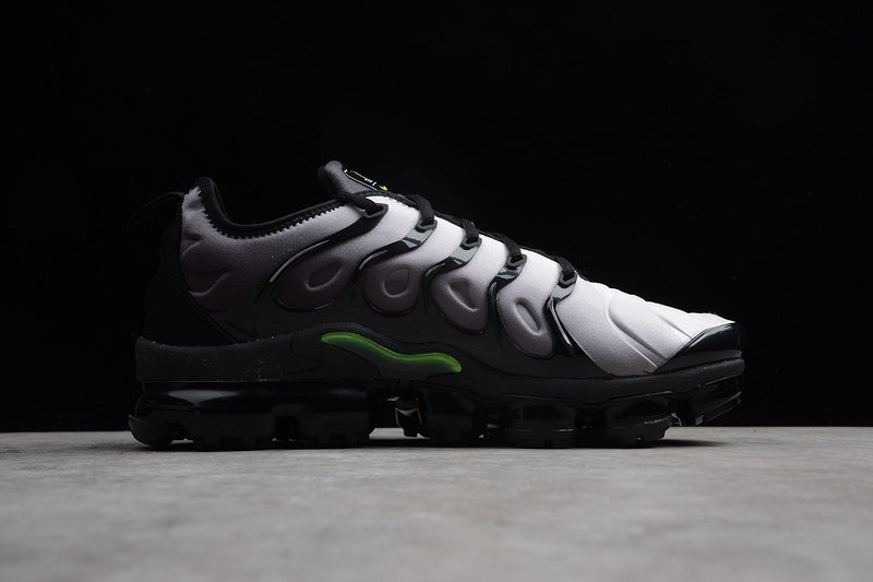 Air Vapormax Plus Black/Volt-White