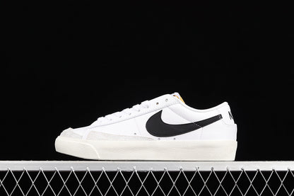 NK Blazer Low 77 Vintage White/Black-Sail