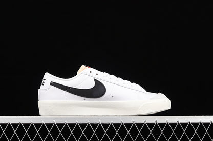 NK Blazer Low 77 Vintage White/Black-Sail