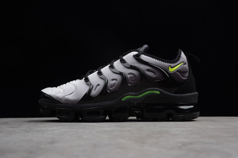 Air Vapormax Plus Black/Volt-White