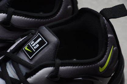 Air Vapormax Plus Black/Volt-White