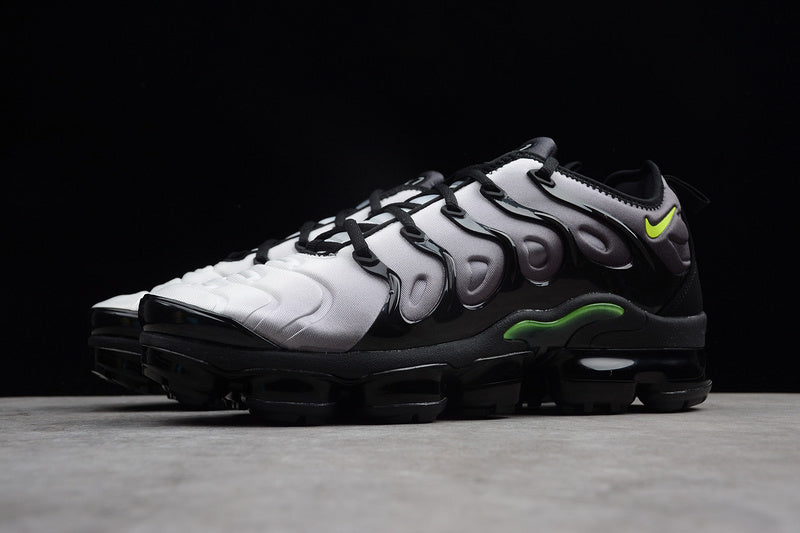 Air Vapormax Plus Black/Volt-White