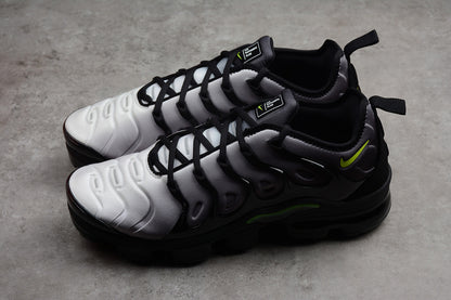 Air Vapormax Plus Black/Volt-White