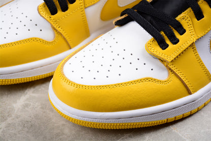 Air Jordan Retro 1 Low Flyease White/Yellow-Black